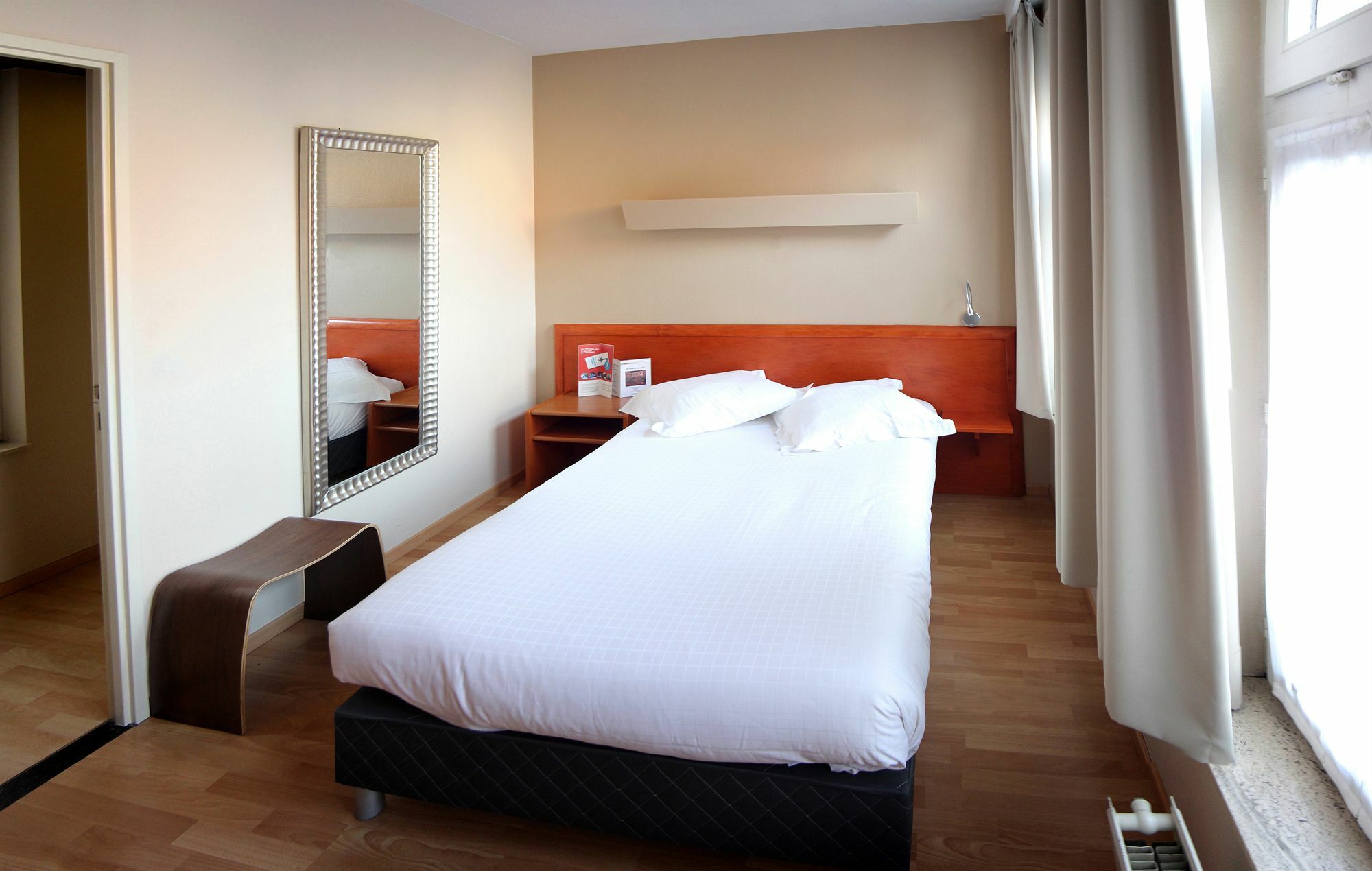בריסל Hotel La Legende מראה חיצוני תמונה