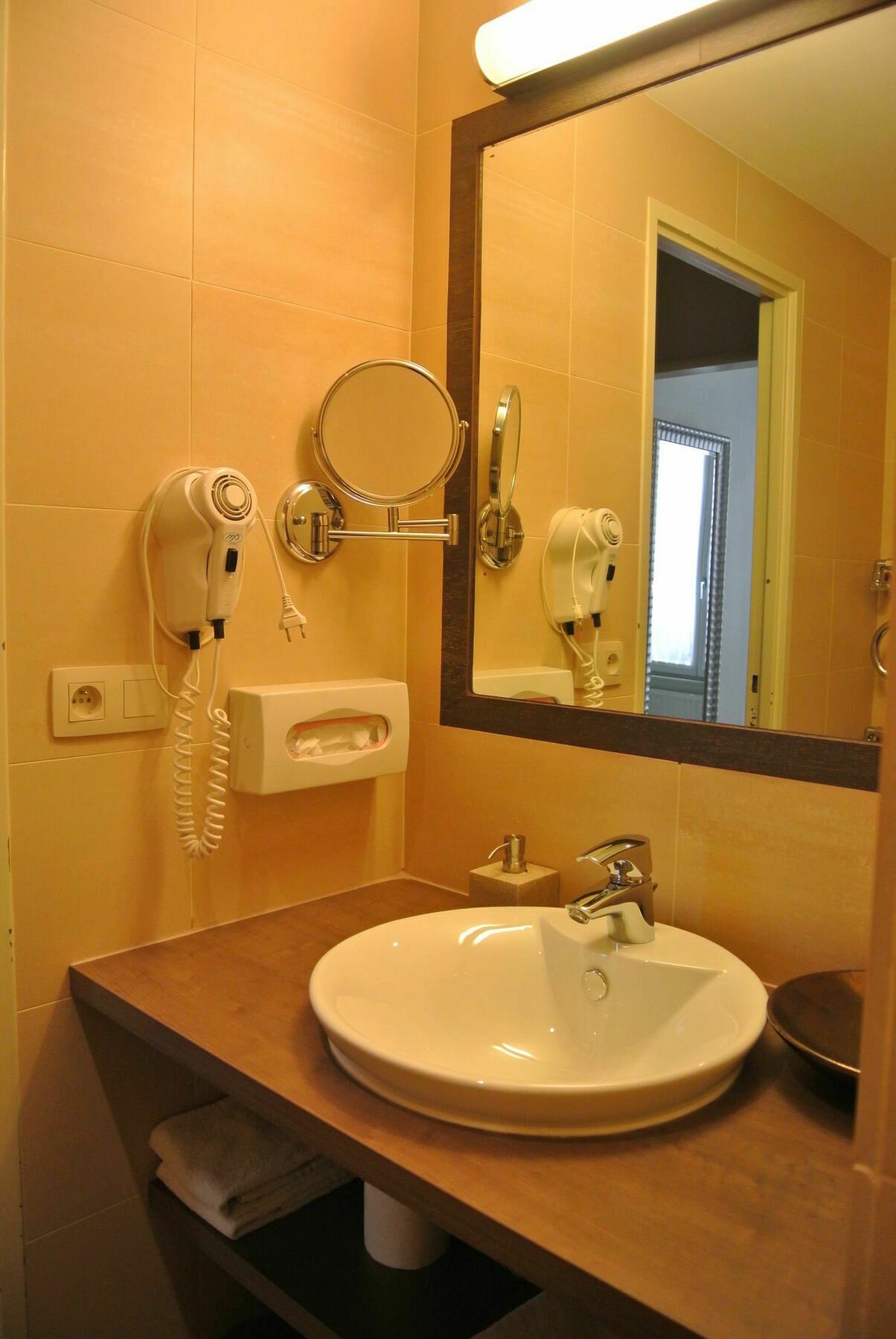 בריסל Hotel La Legende מראה חיצוני תמונה